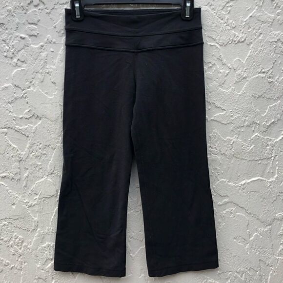 LULULEMON Black Crop Yoga Athletic Athleisure Legging Size 4 - Picture 1 of 8